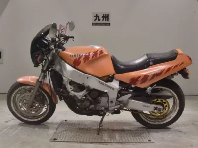 Yamaha FZR1000