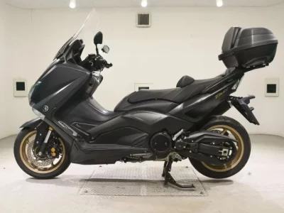 Yamaha T-MAX530-2