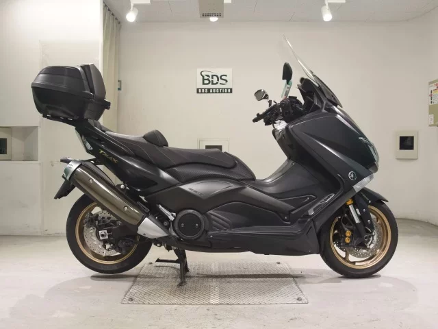Yamaha T-MAX530-2