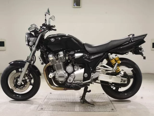 Yamaha XJR1300-2