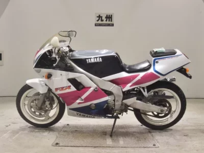 Yamaha FZR250R-2