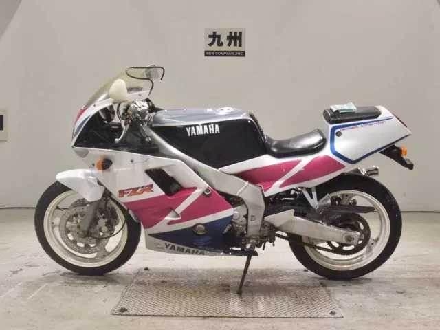 Yamaha FZR250R-2