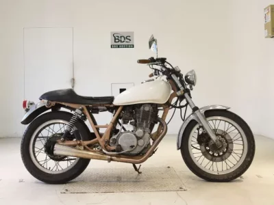 Yamaha SR400-1