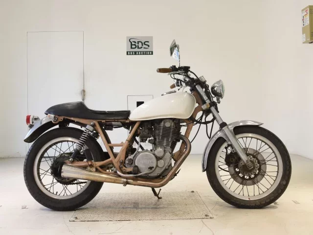 Yamaha SR400-1