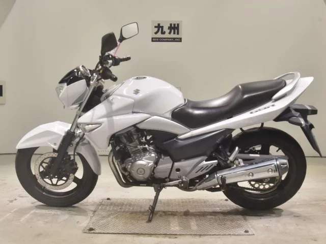 Suzuki GSR250