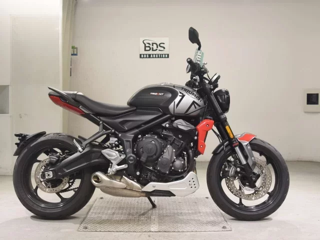 Triumph  TRIDENT 660 лот № 7511 оценка 5  с аукциона в Японии