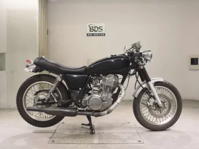 Yamaha SR400-3