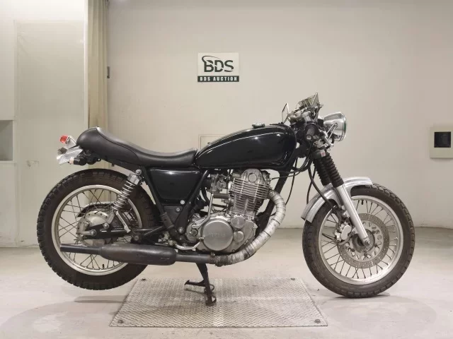 Yamaha SR400-3
