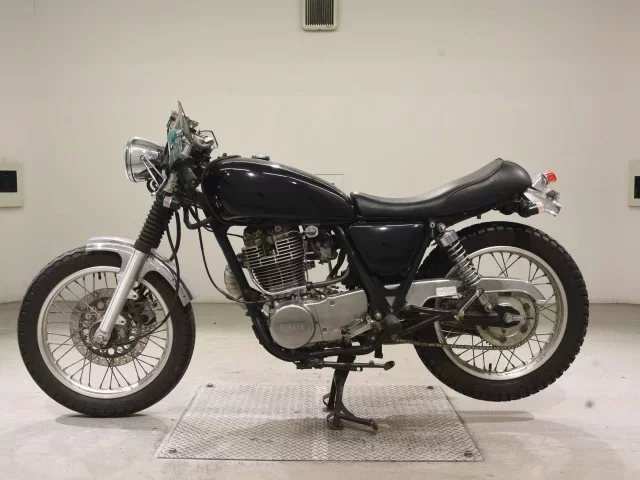 Yamaha SR400-3