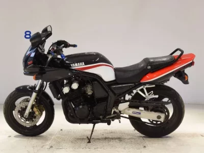 Yamaha FZ400