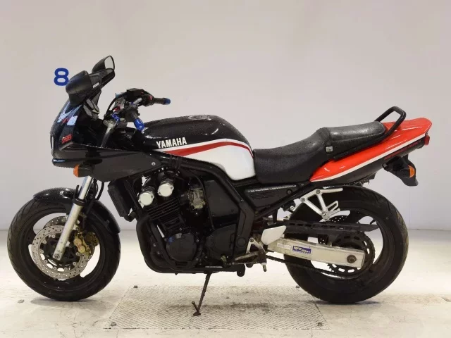 Yamaha FZ400