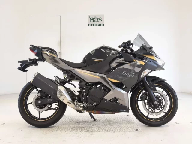 Kawasaki NINJA400-2
