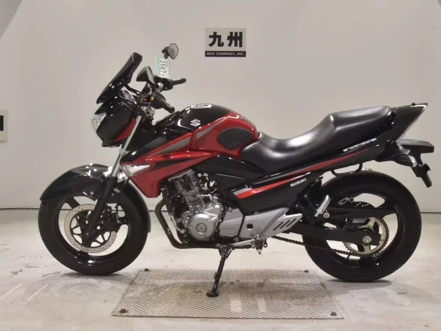 Suzuki GSR250