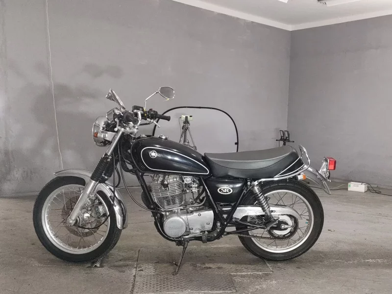 Yamaha SR400-1