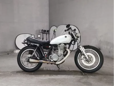 Yamaha SR400-1