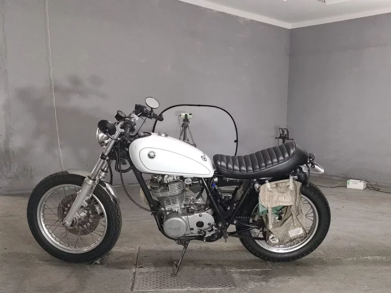 Yamaha SR400-1