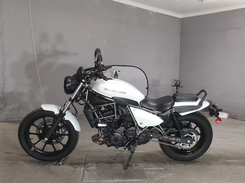 Kawasaki ELIMINATOR 400-1
