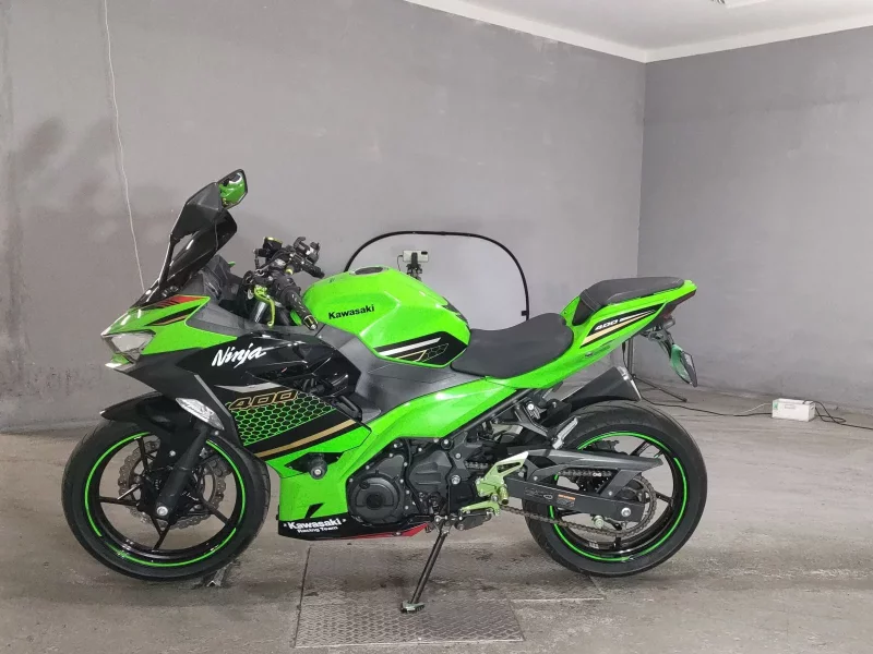 Kawasaki NINJA400