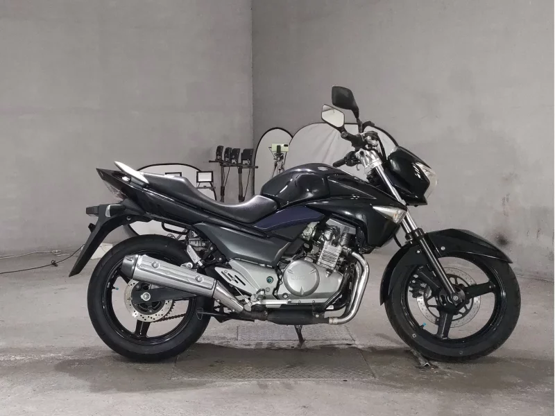 Suzuki GSR250