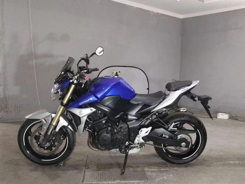 Suzuki GSR750