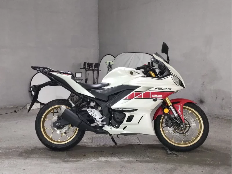 Yamaha YZF-R25 лот № 7360 оценка 4  с аукциона в Японии