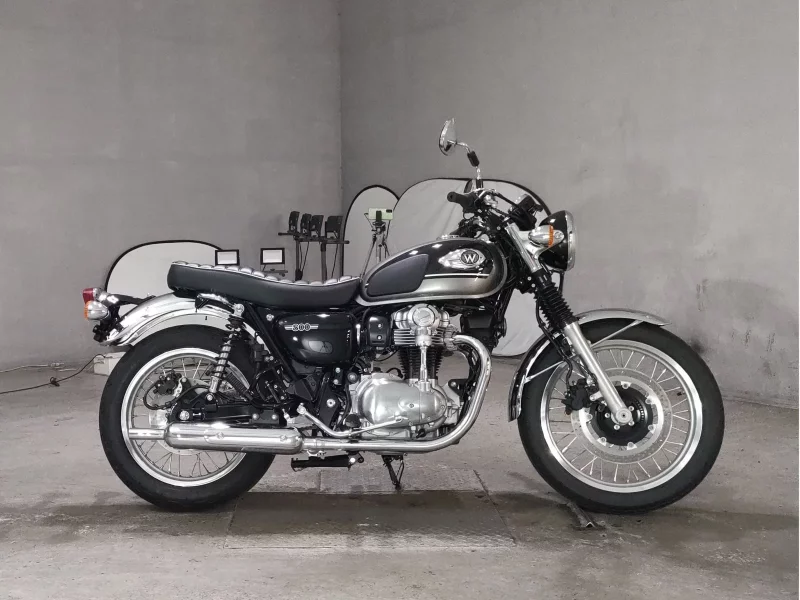 Kawasaki W800 лот № 8390 оценка 6  с аукциона в Японии