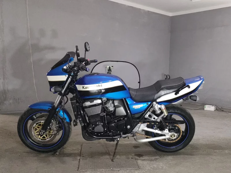 Kawasaki ZRX1100