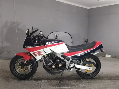 Yamaha FZ750