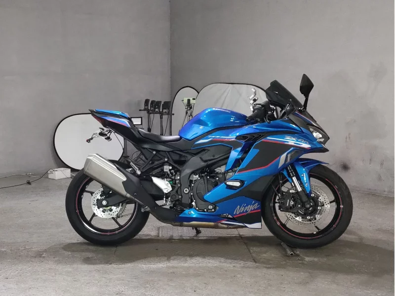 Kawasaki NINJA ZX-4R SE лот № 7429 оценка 5  с аукциона в Японии