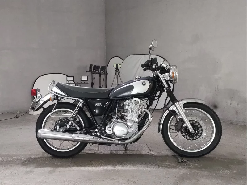 Yamaha SR400-1 лот № 7454 оценка 4  с аукциона в Японии