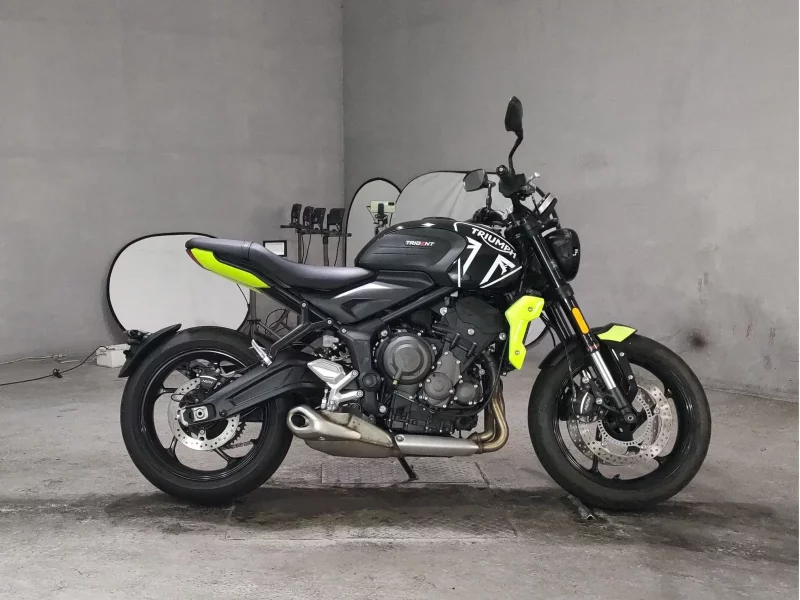 Triumph  TRIDENT 660 лот № 8473 оценка 5  с аукциона в Японии