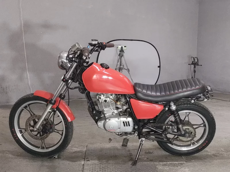 Suzuki GN125H