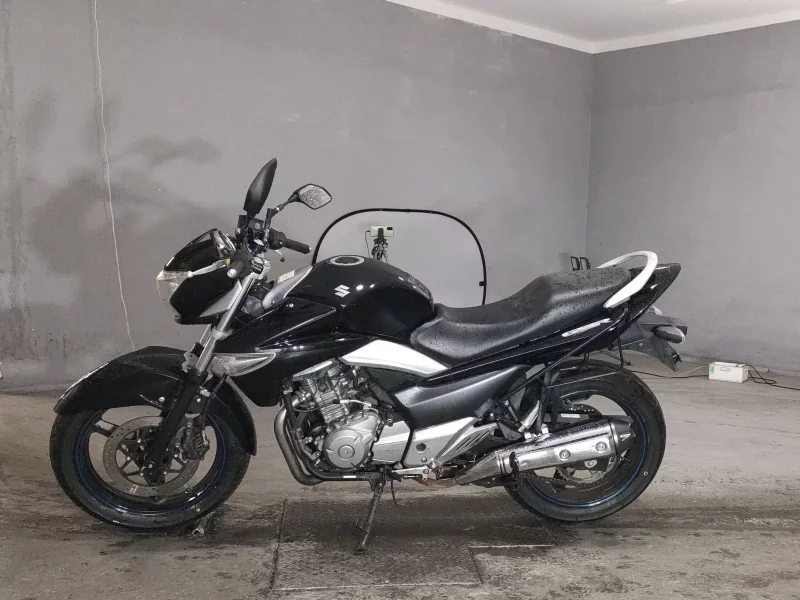 Suzuki GSR250