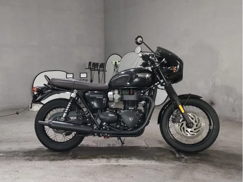 Triumph  T120 BONNEVILLE лот № 7586 оценка 4  с аукциона в Японии