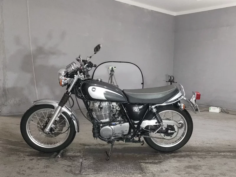 Yamaha SR400-1