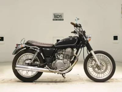 Yamaha SR400-3
