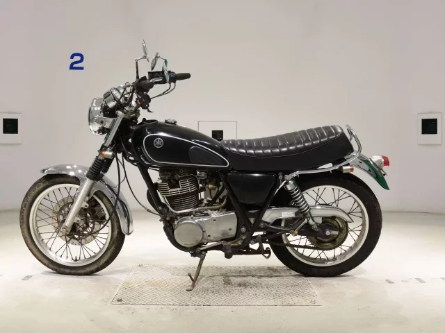 Yamaha SR400-3