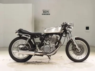 Yamaha SR400-3