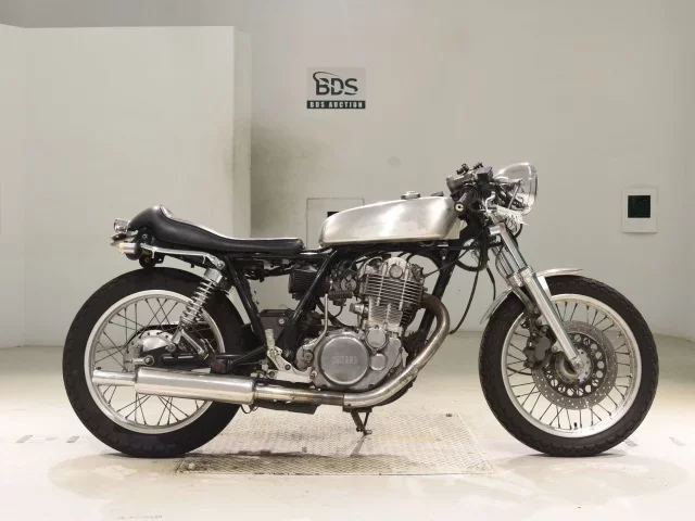 Yamaha SR400-3