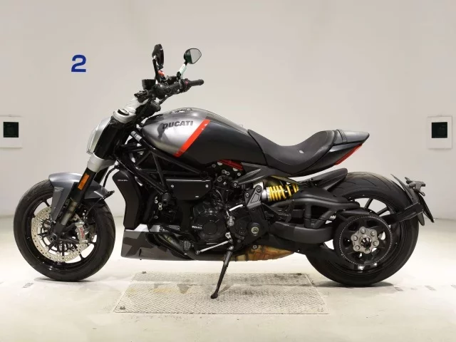Ducati DUCATI X DIAVEL BLACK SU MANY