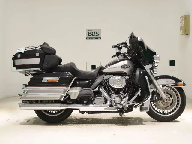 Harley-Davidson HARLEY FLHTCU1580