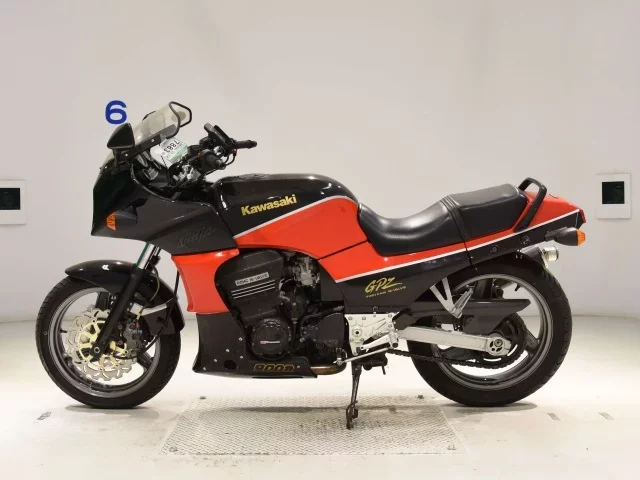 Kawasaki GPZ900R
