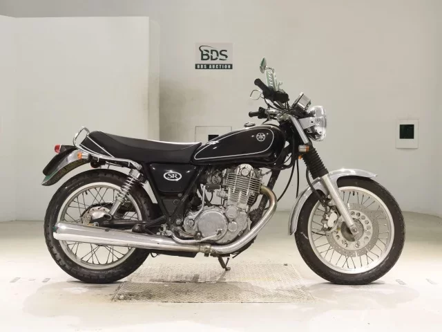 Yamaha SR400-3