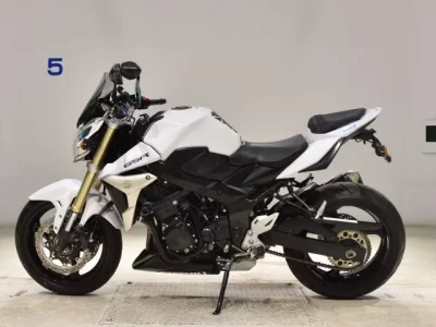 Suzuki GSR750A