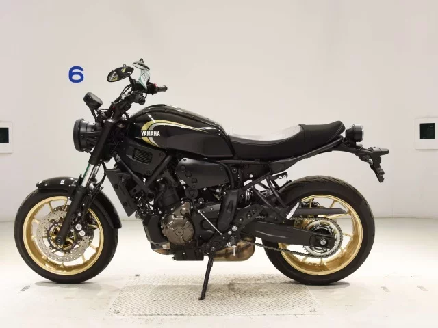 Yamaha XSR700-2