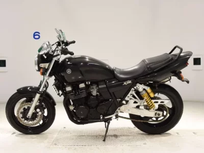 Yamaha XJR400R-3