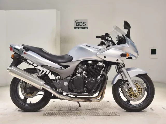 Kawasaki ZR-7S лот № 3040 оценка 4  с аукциона в Японии