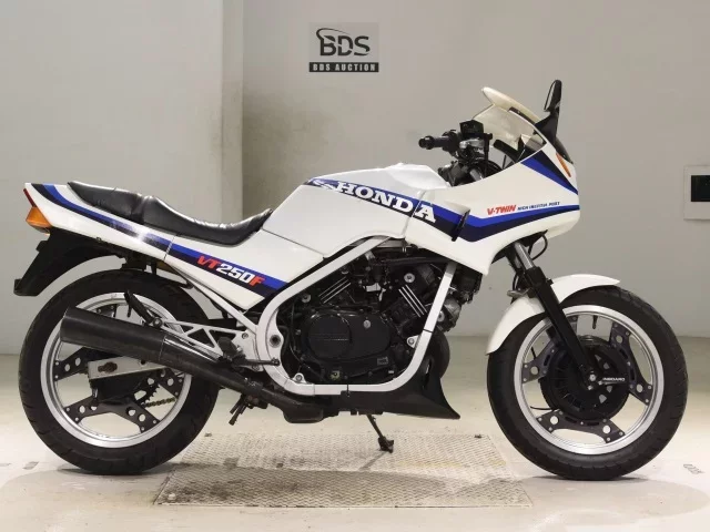 Honda VT250F лот № 5470 оценка 4  с аукциона в Японии