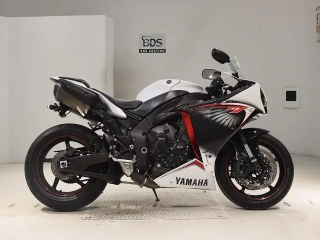 Yamaha YZF-R1 лот № 0575 оценка 4  с аукциона в Японии