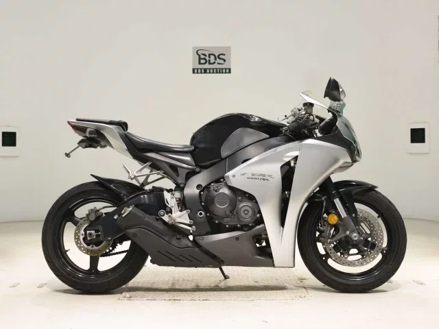 Honda CBR1000RR лот № 7938 оценка 4  с аукциона в Японии